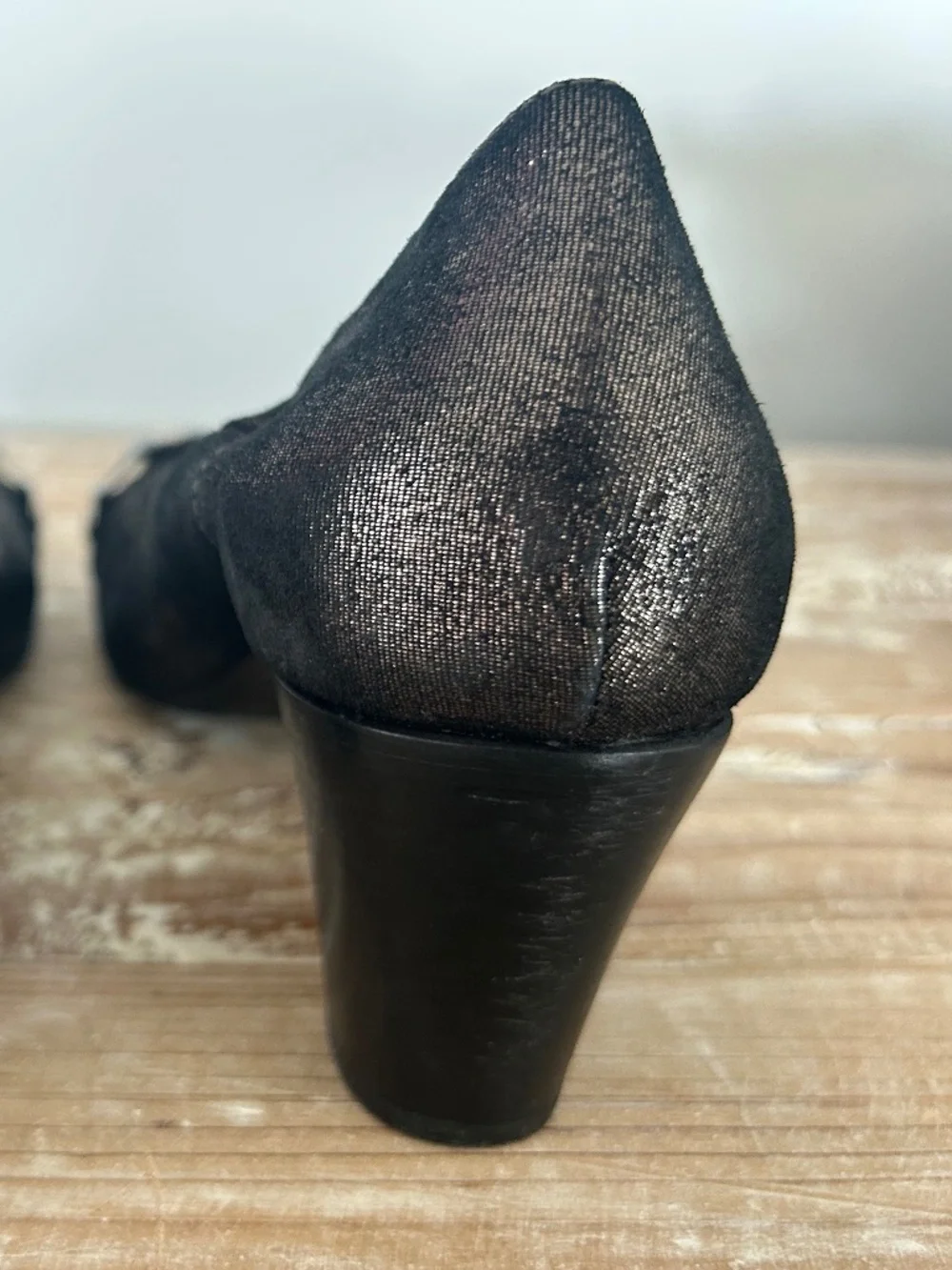 NWOB AGL Black Metallic Pumps w/ Black Patent Cap Toe Sz 39 (US 8.5-9)